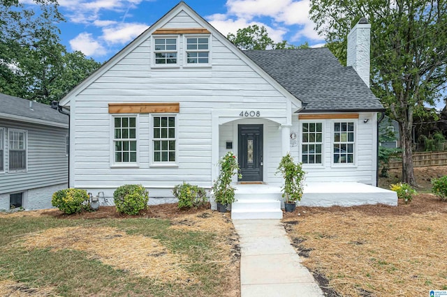 view of front of house featuring a front yard