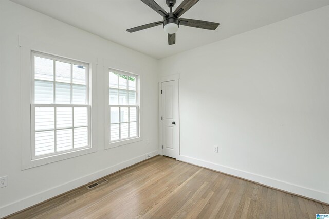 unfurnished room featuring light hardwood / wood-style floors and ceiling fan