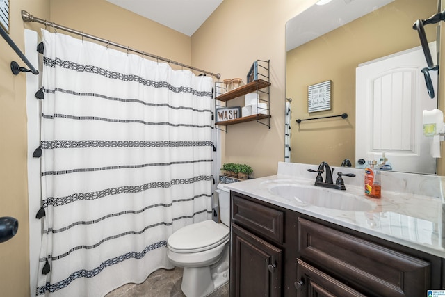 full bath featuring curtained shower, toilet, and vanity