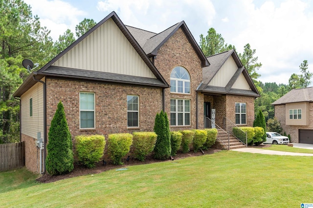 view of front of property featuring a front lawn