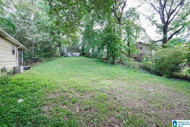 view of yard featuring cooling unit