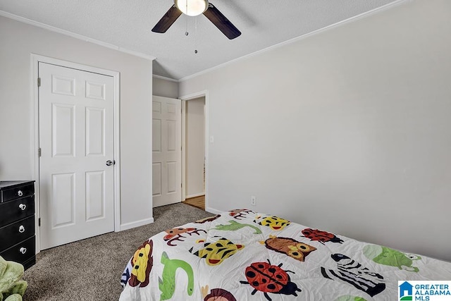 bedroom featuring carpet floors, crown molding, and ceiling fan