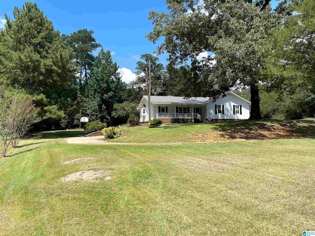 view of front of property with a front yard