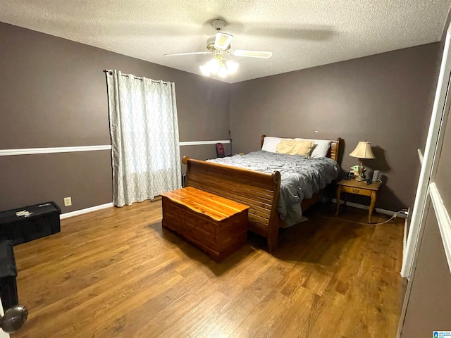 bedroom featuring a textured ceiling, ceiling fan, and hardwood / wood-style flooring