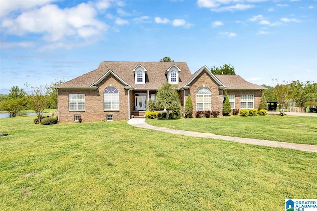 view of front of home featuring a front yard