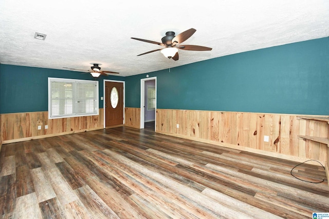 spare room featuring hardwood / wood-style floors, a textured ceiling, and ceiling fan