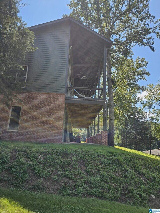 view of side of property featuring a yard