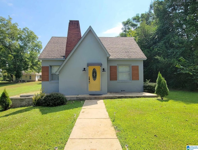 view of front of property with a front lawn