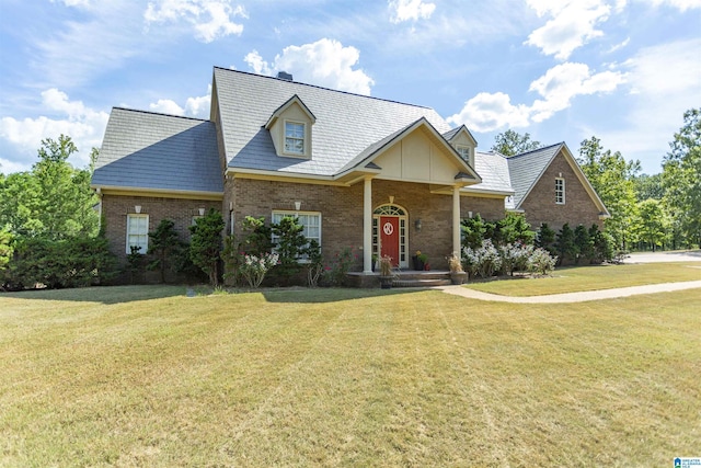 view of front of property featuring a front yard and brick siding