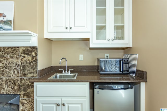 171 Sheeps Xing, Calera, AL 35040 - kitchen featuring glass insert cabinets, a sink, white cabinetry, and refrigerator