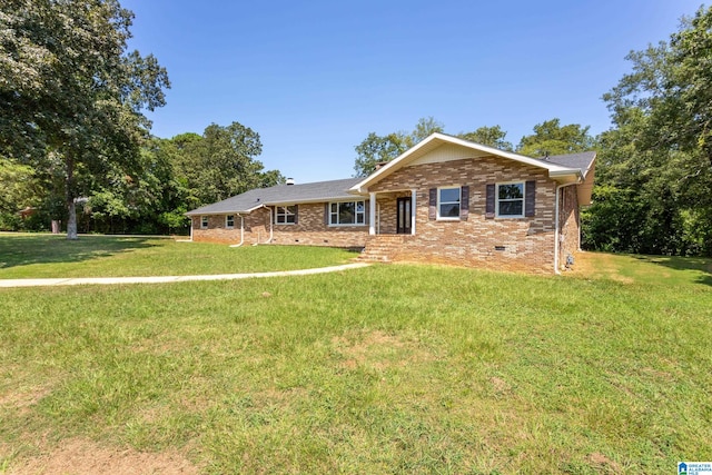 single story home with a front lawn