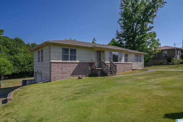 view of front of property with a front yard