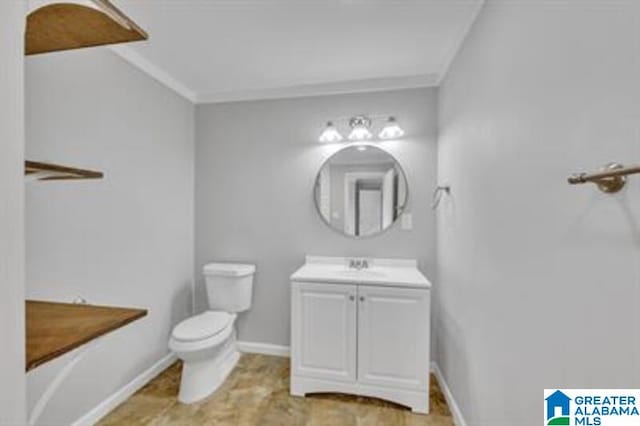 full bath featuring baseboards, crown molding, vanity, and toilet