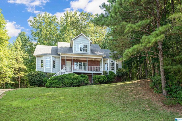 spare room featuring hardwood / wood-style flooring, crown molding, and ceiling fan