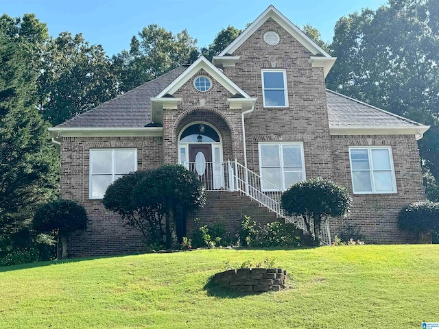 view of front facade with a front yard