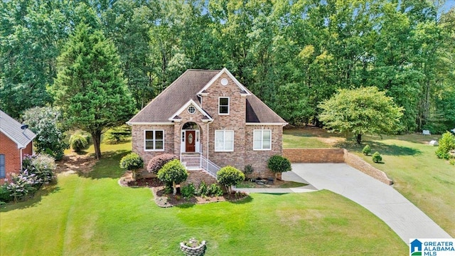 view of front of property with a front lawn