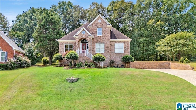 view of front of house featuring a front yard