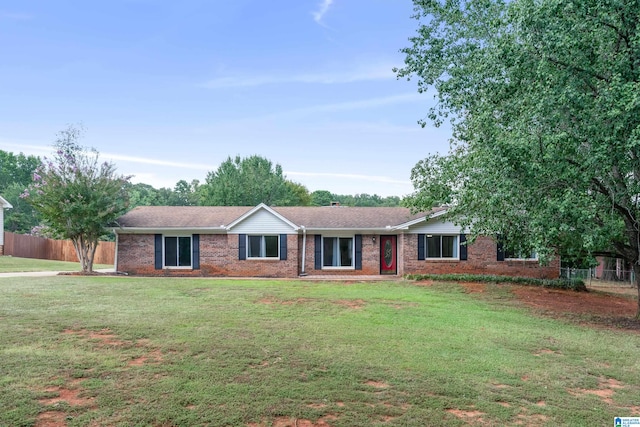 ranch-style house featuring a front yard