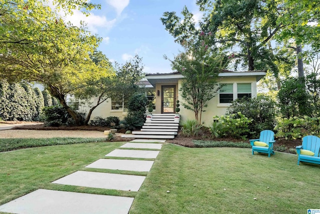 view of front facade with a front lawn