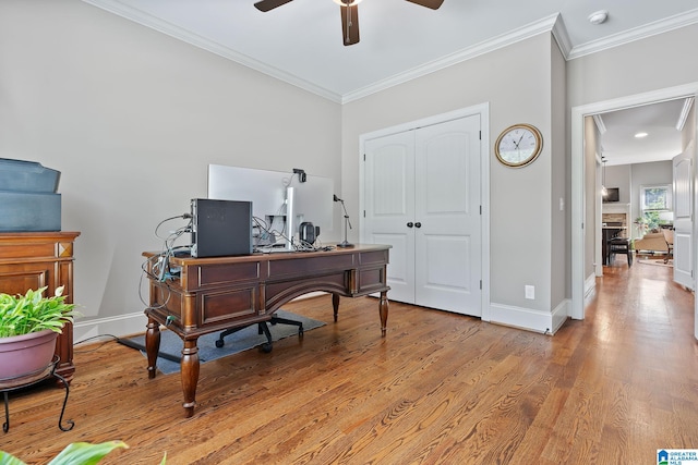 office area featuring light wood-type flooring, crown molding, and baseboards