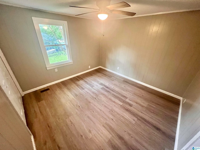 unfurnished room featuring ceiling fan, crown molding, and hardwood / wood-style flooring