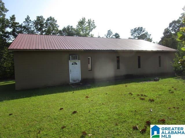 back of house featuring a yard