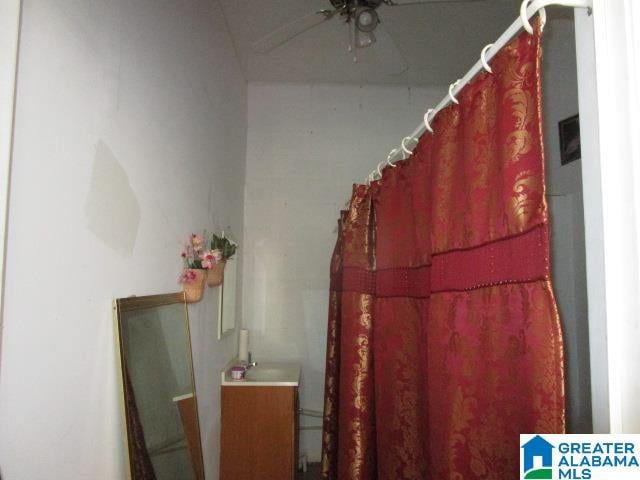 bathroom with ceiling fan and vanity