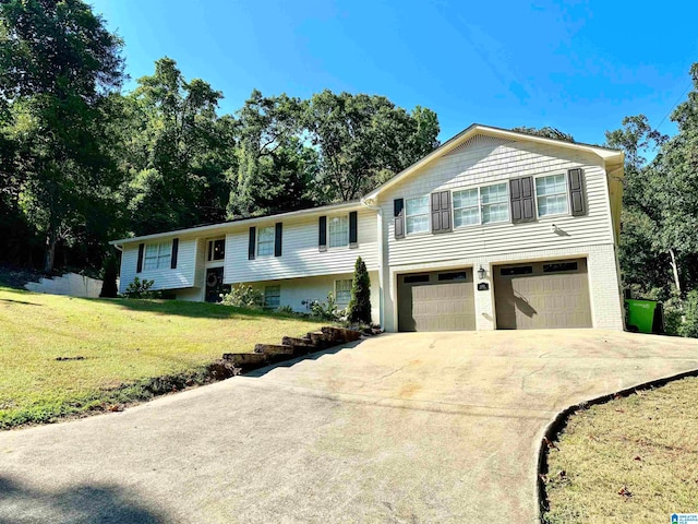 view of front of house featuring a garage and a front yard