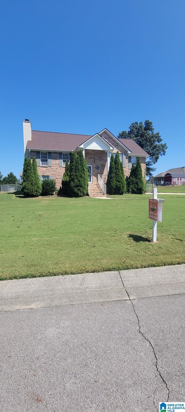 single story home featuring a front yard