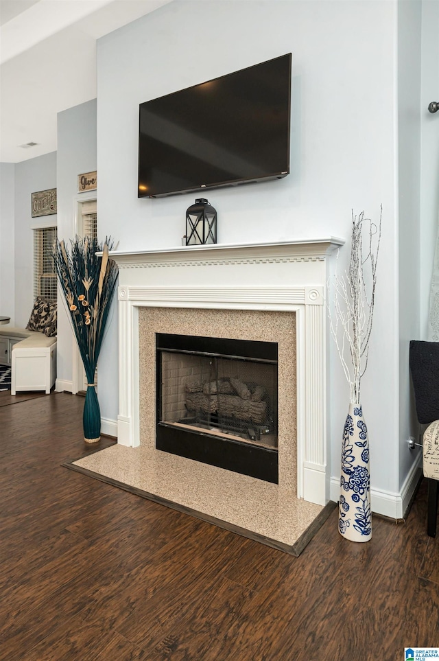 details with hardwood / wood-style flooring