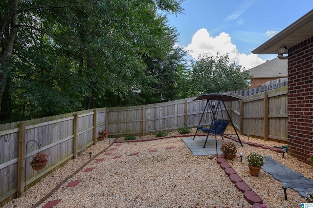 view of yard featuring a patio area