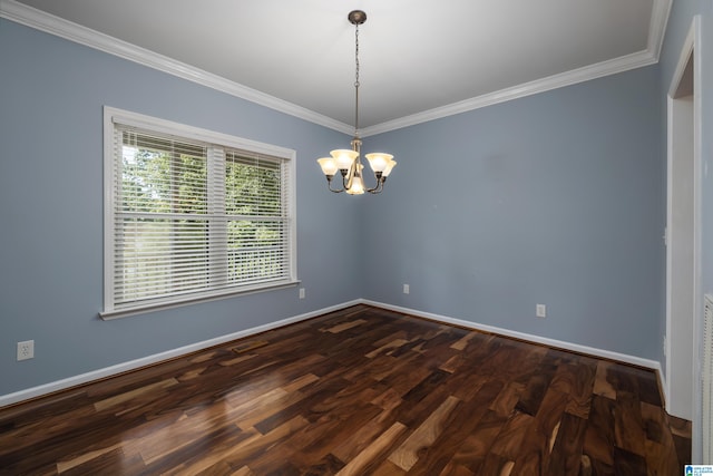 unfurnished room with dark wood-type flooring, ornamental molding, and a notable chandelier