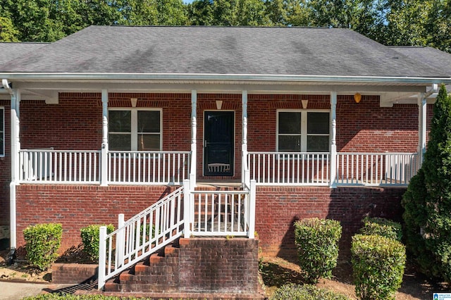 single story home featuring a porch