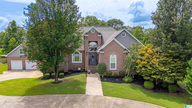 view of front of house featuring brick siding, driveway, and a front lawn