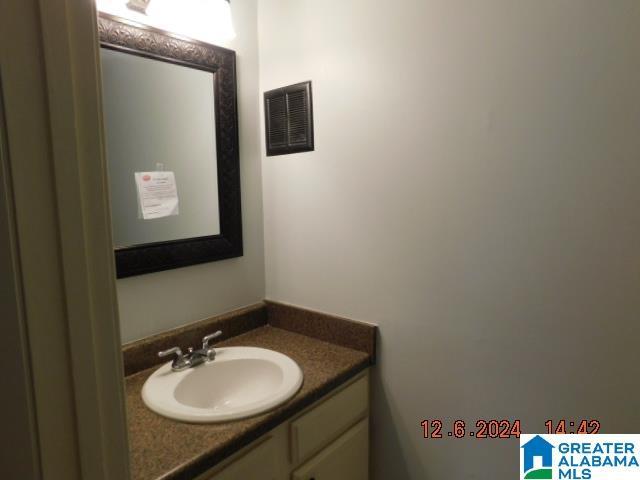 bathroom with visible vents and vanity