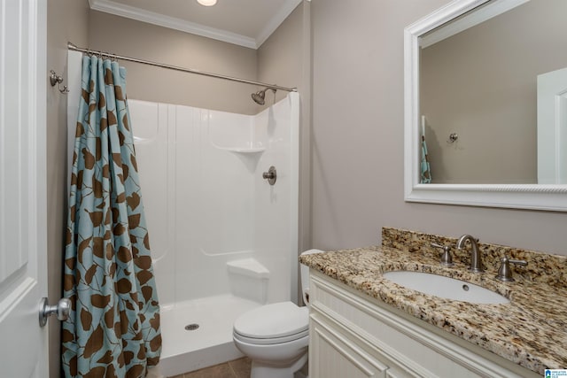 full bath featuring curtained shower, crown molding, vanity, and toilet