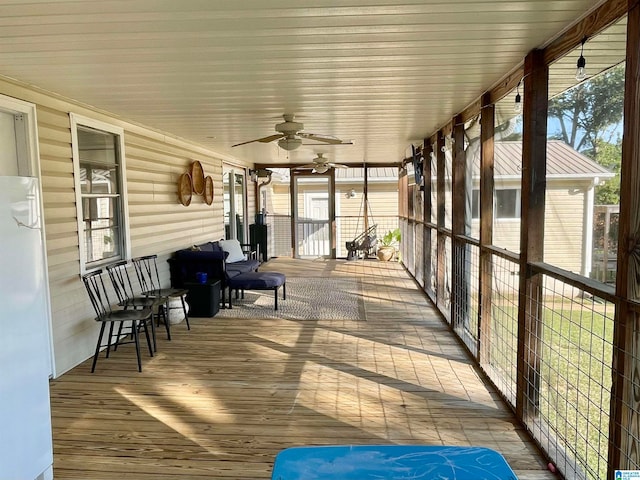 sunroom featuring ceiling fan