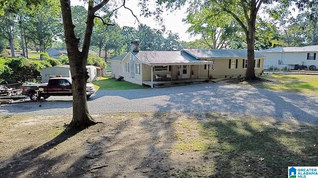 view of front of property featuring an outdoor structure and a porch