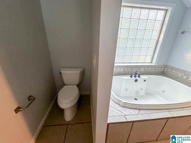 full bath featuring a whirlpool tub, baseboards, toilet, and tile patterned floors