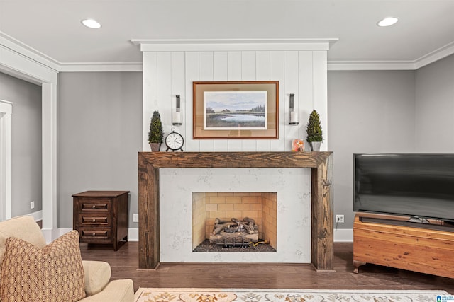 living room featuring dark hardwood / wood-style flooring and crown molding