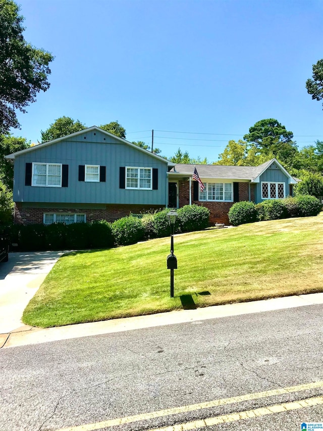 view of front of home with a front yard