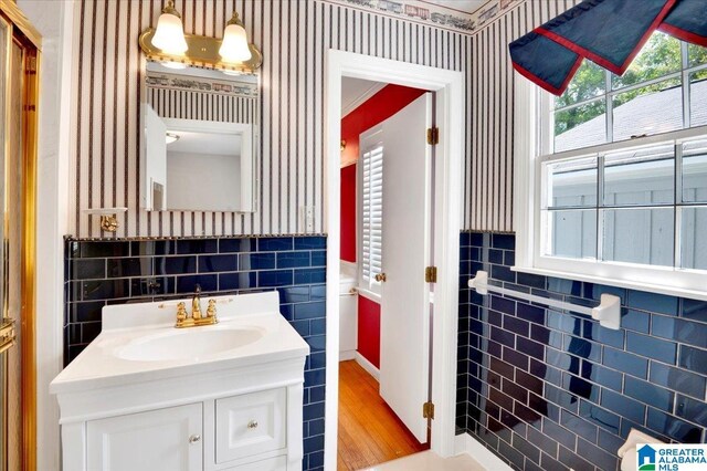 bathroom with shower / tub combo with curtain and vanity