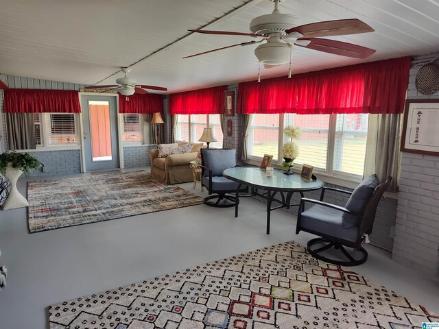 sunroom / solarium with a ceiling fan