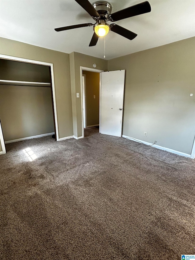 unfurnished bedroom with carpet floors, ceiling fan, baseboards, and a closet