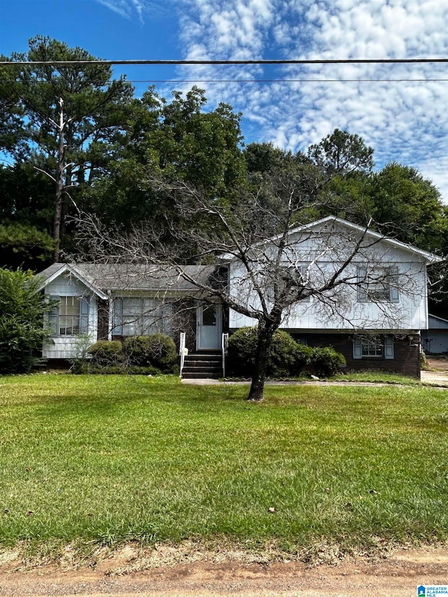 view of front of house with a front lawn