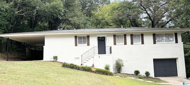 view of front facade featuring brick siding, a carport, a garage, driveway, and a front lawn