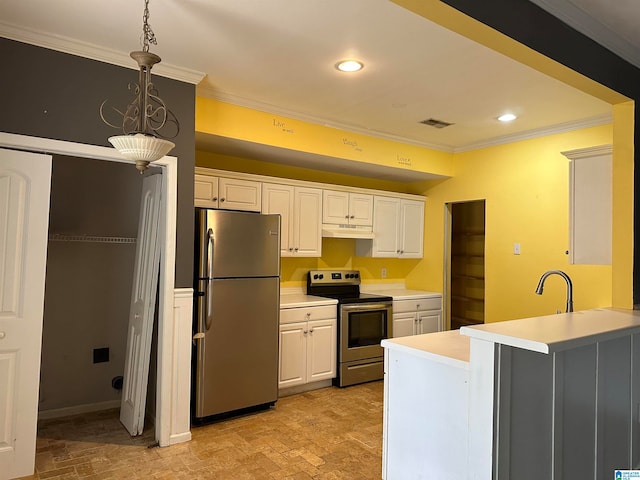 kitchen with white cabinets, hanging light fixtures, appliances with stainless steel finishes, kitchen peninsula, and ornamental molding