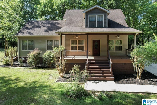 view of front of property featuring covered porch, ceiling fan, and a front yard