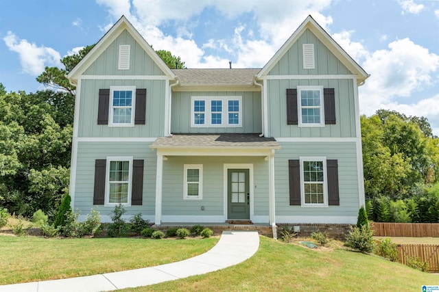 view of front facade featuring a front yard