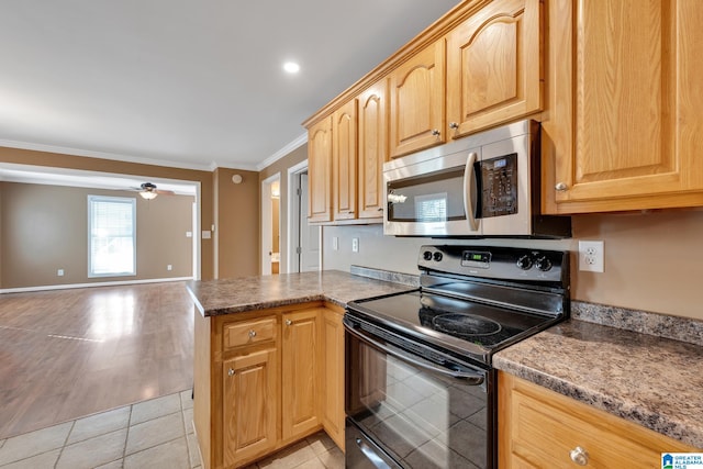 kitchen featuring light wood-type flooring, ornamental molding, black range with electric cooktop, kitchen peninsula, and ceiling fan